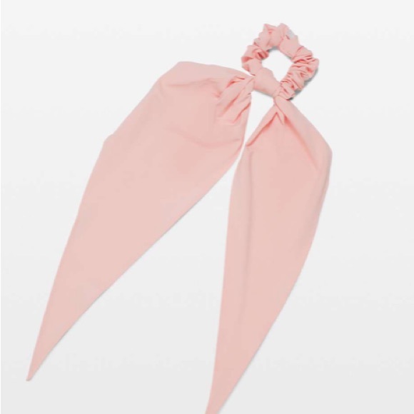 Lululemon Uplifting Scrunchie Flow - Picture 2 of 4